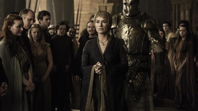 Cersei escoltada por ser Robert Strong