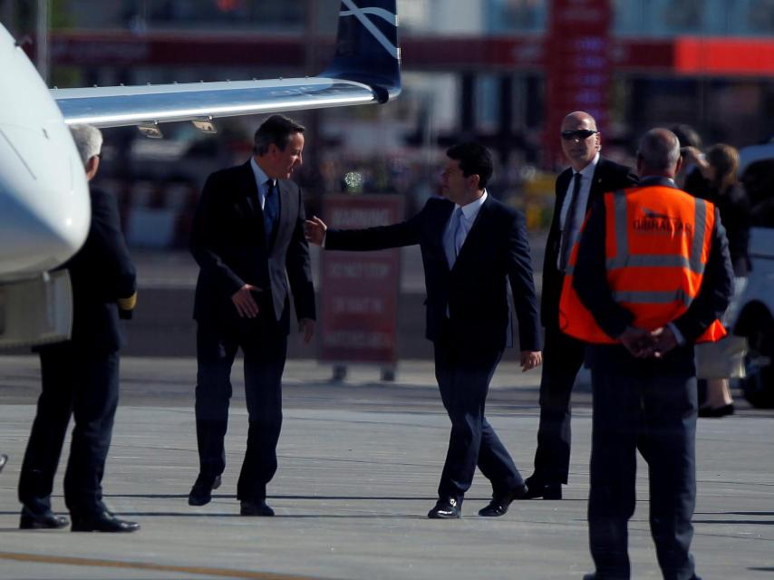 Picardo despidió a Cameron en el aeropuerto del Peñón.