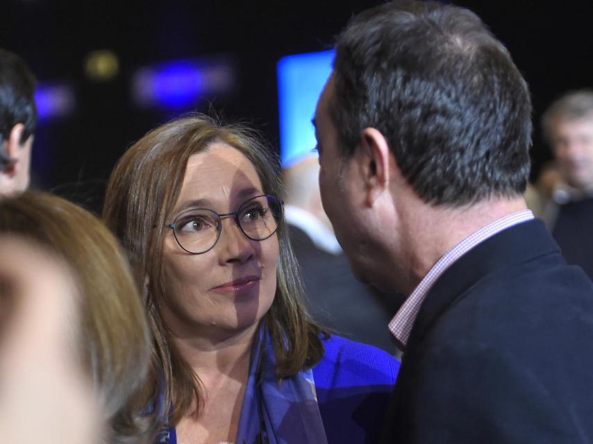 La mujer del presidente en funciones Mariano Rajoy con gafas