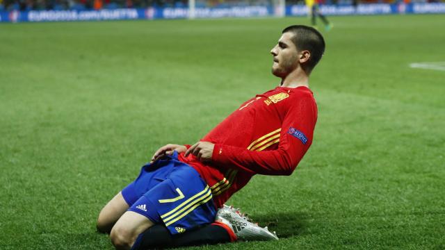 Morata celebra uno de sus goles ante Turquía.