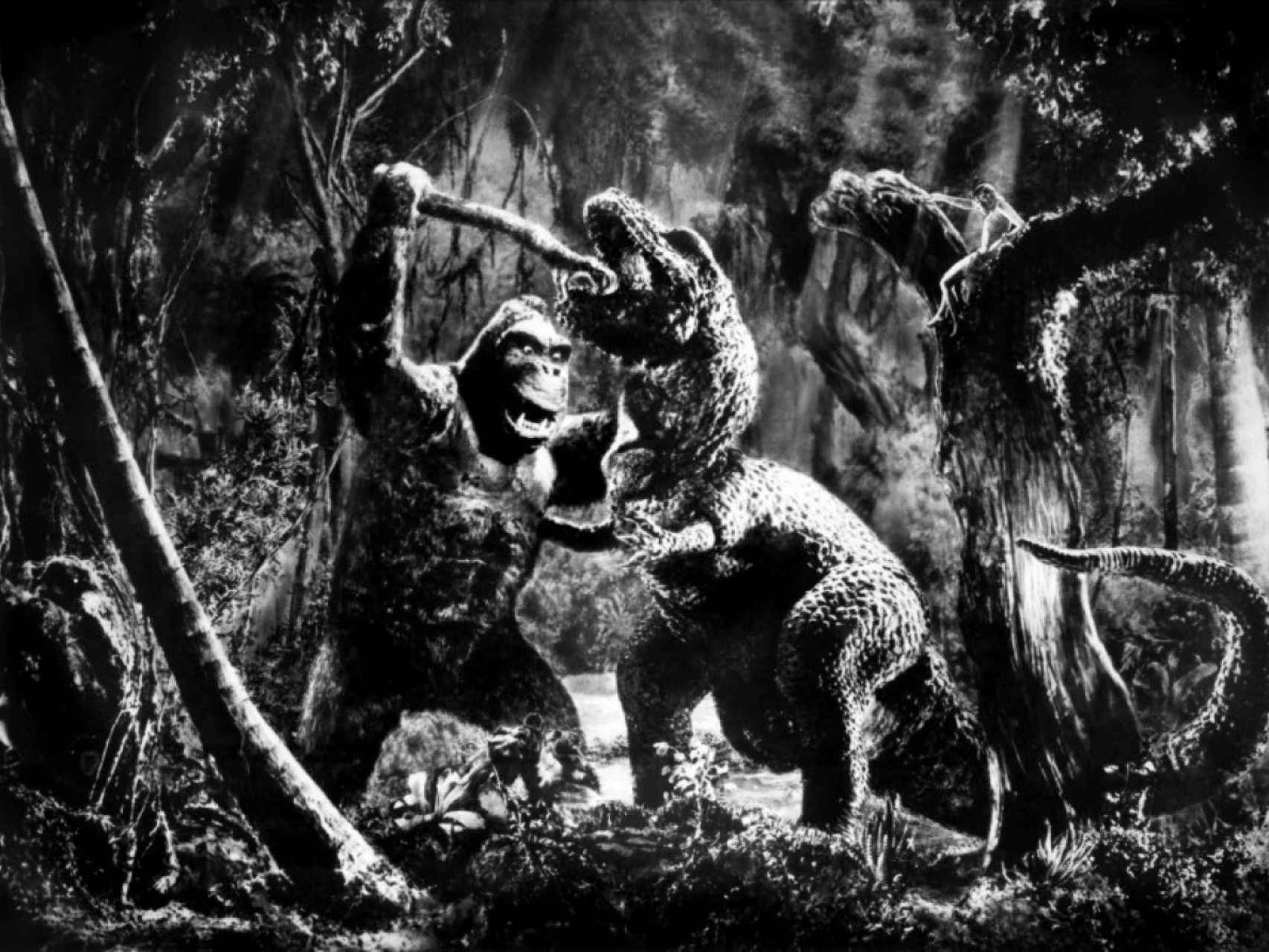 Fotograma de la película King Kong, donde el gorila lucha contra un tiranosaurio.