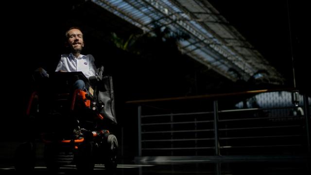 Pablo Echenique en la estación de Atocha.