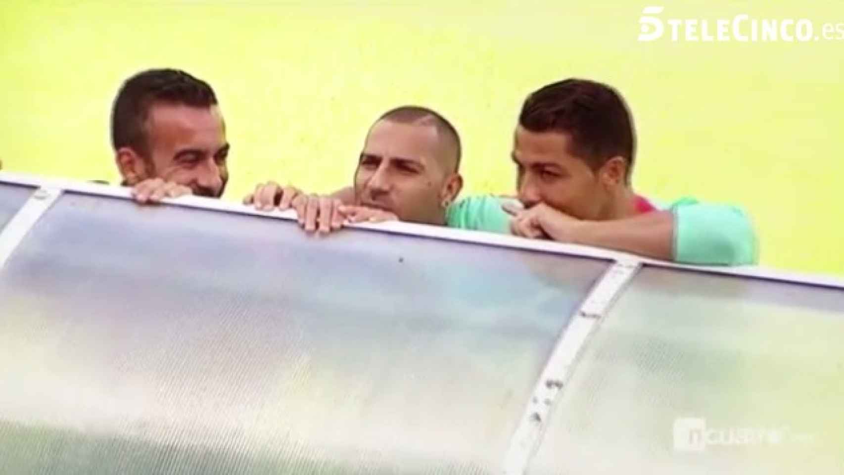 Ronaldo bromeó con sus compañeros sobre las chicas que habían en el campo