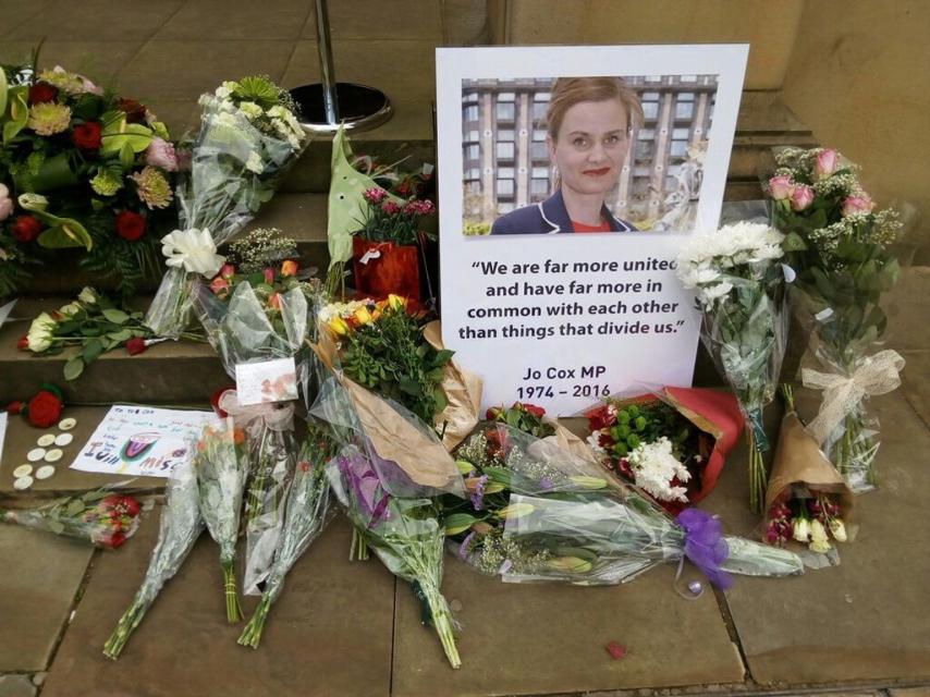 Homenaje en el ayuntamiento de Batley.