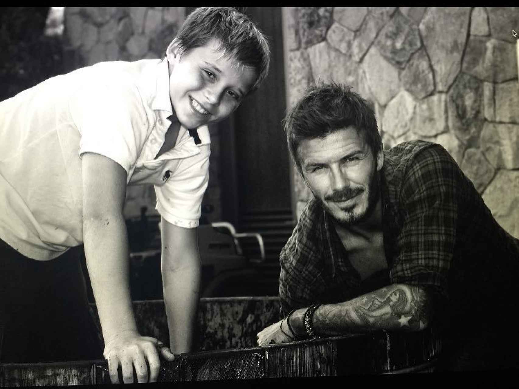 Brooklyn Beckham felicitó a su padre con un escueto mensaje y una foto antigua