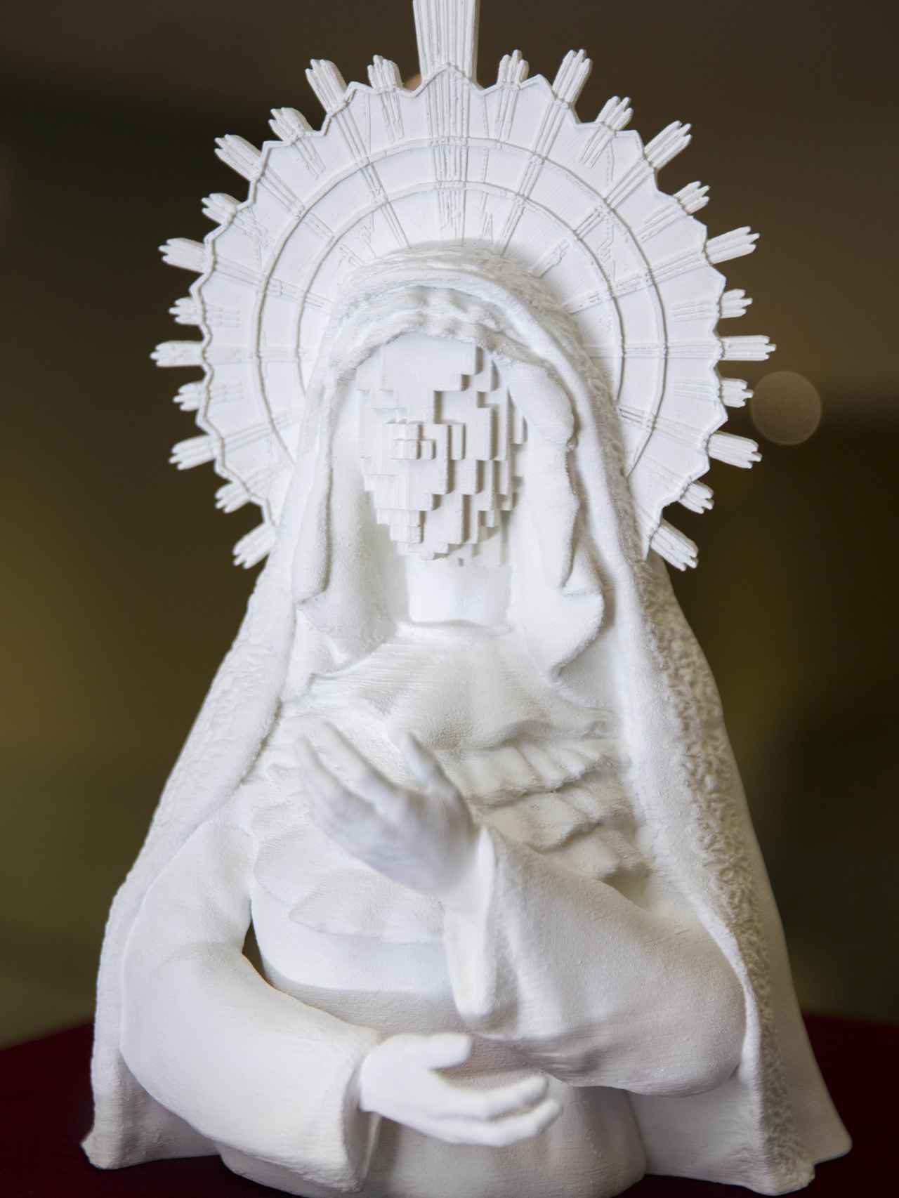 La Virgen de la Ley Mordaza, una de las piezas de Imágenes autorizadas, de Daniel Mayrit.