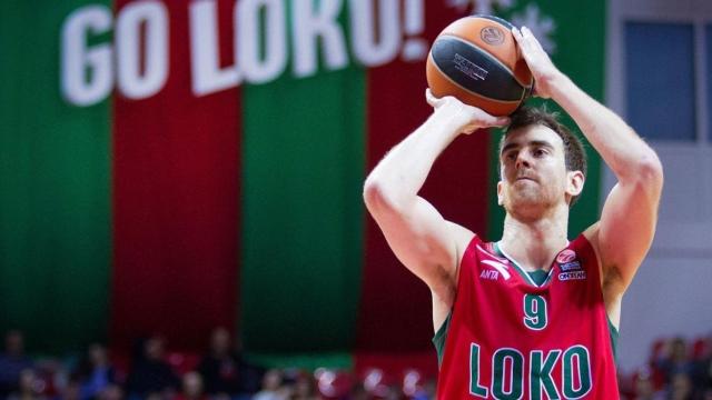 Víctor Claver durante un partido con el Lokomotiv Kuban.