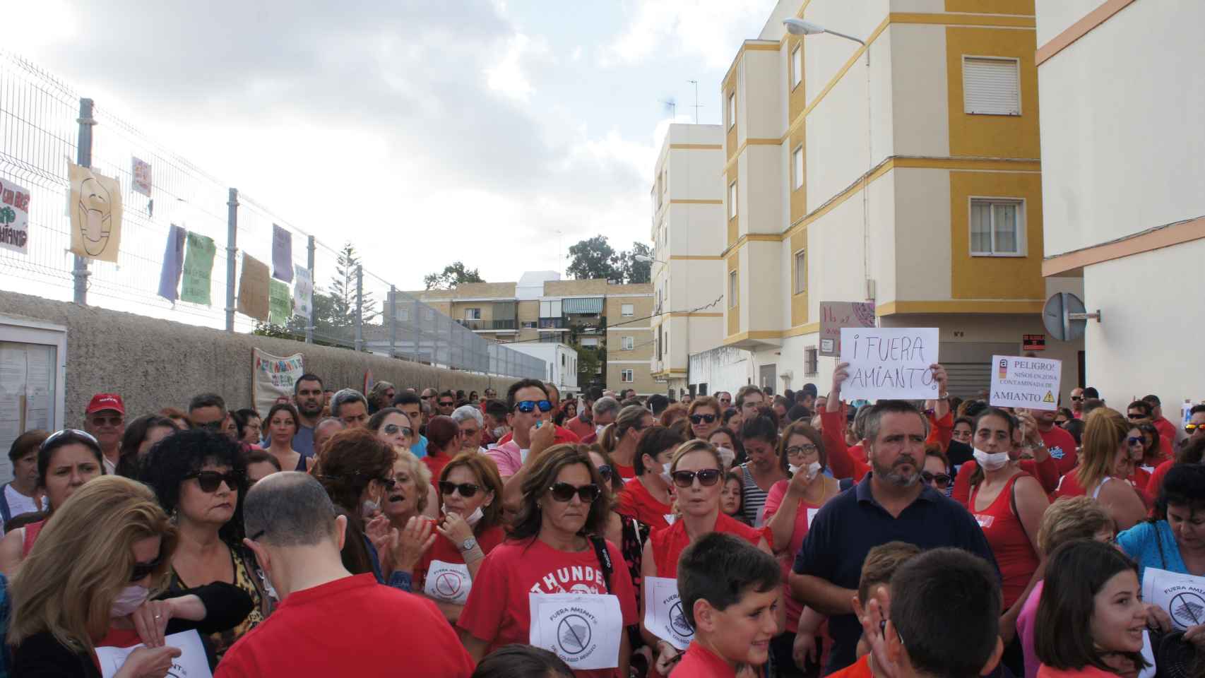 Manifestación contra el amianto en el colegio de San Fernando
