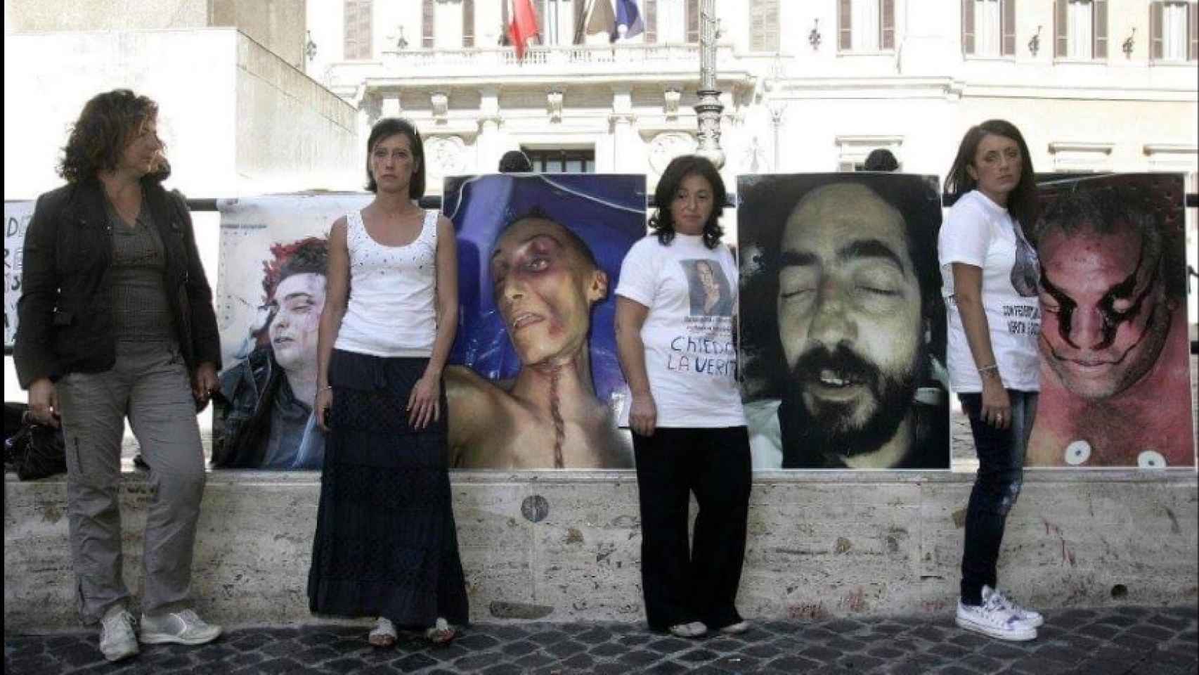 Otras madres italianas reclamando justicia por sus hijos