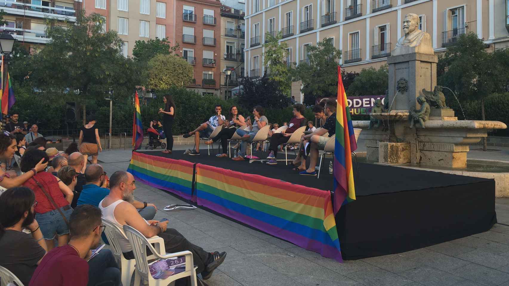 Podemos celebró su acto en materia LGTB en la Plaza Pedro Zerolo