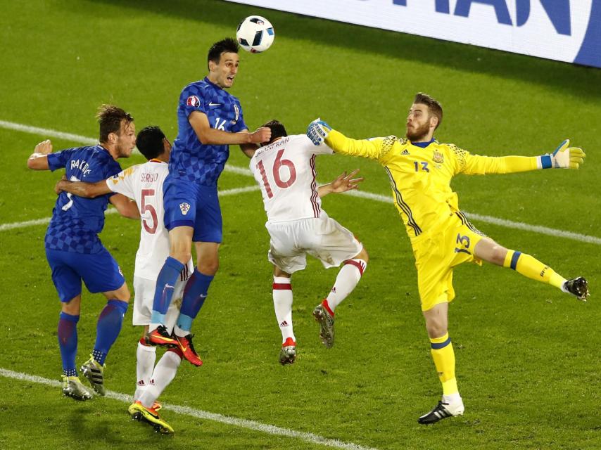 Mala salida de De Gea en el partido contra Croacia.