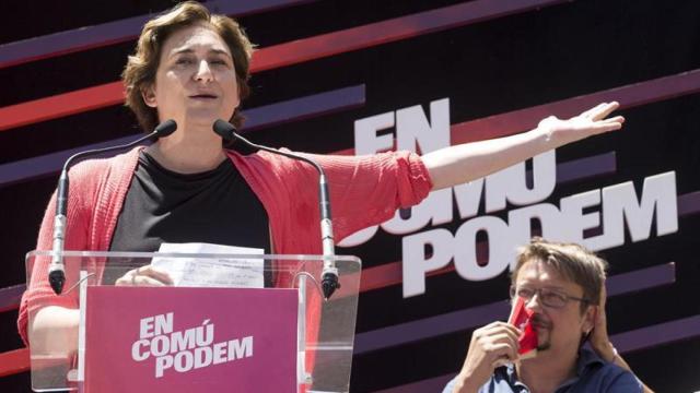 Ada Colau y Xavier Domenech, en un acto reciente celebrado en Badalona.