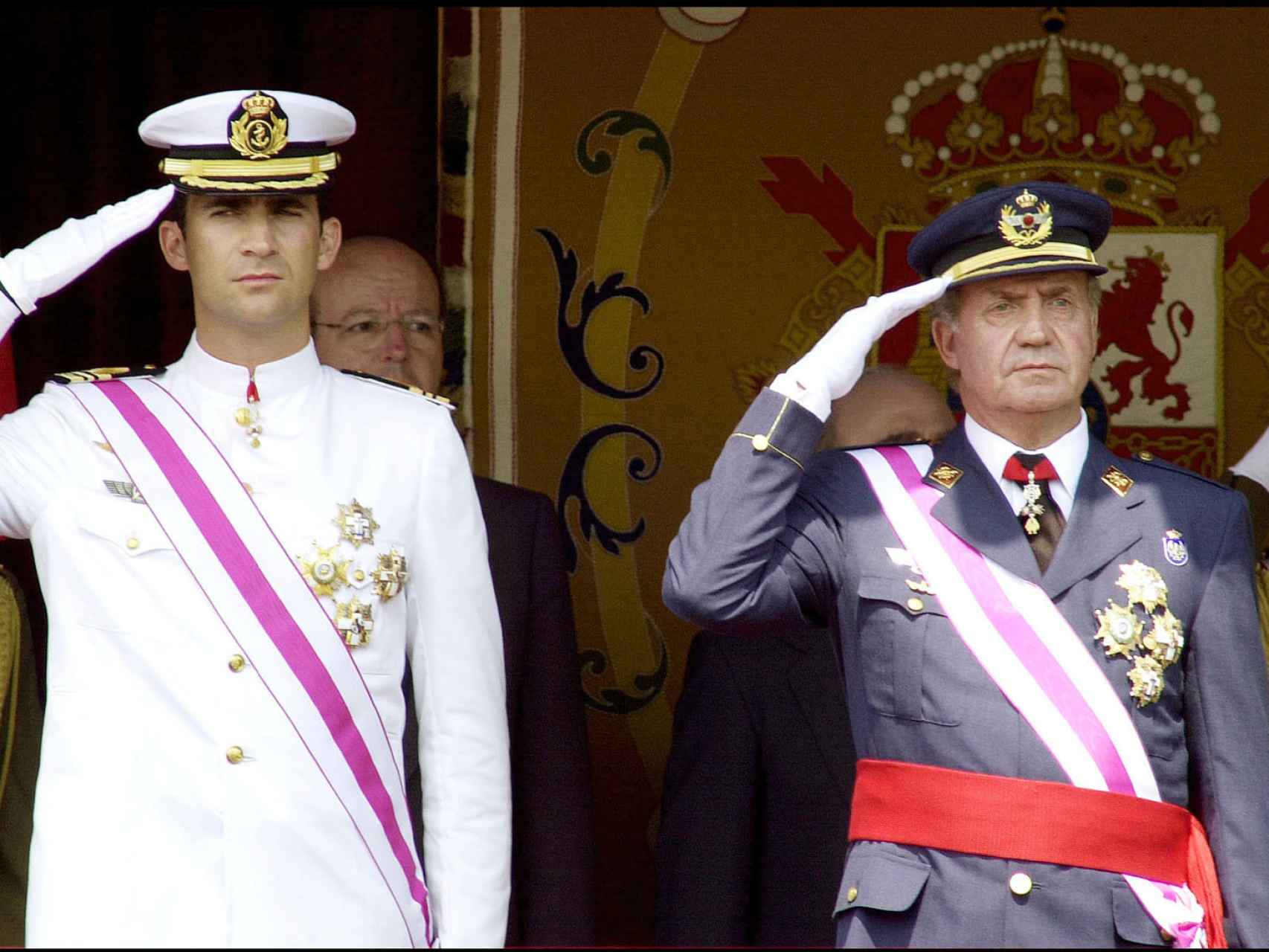 El rey emérito, Juan Carlos I, y su hijo, el rey de España, Felipe VI