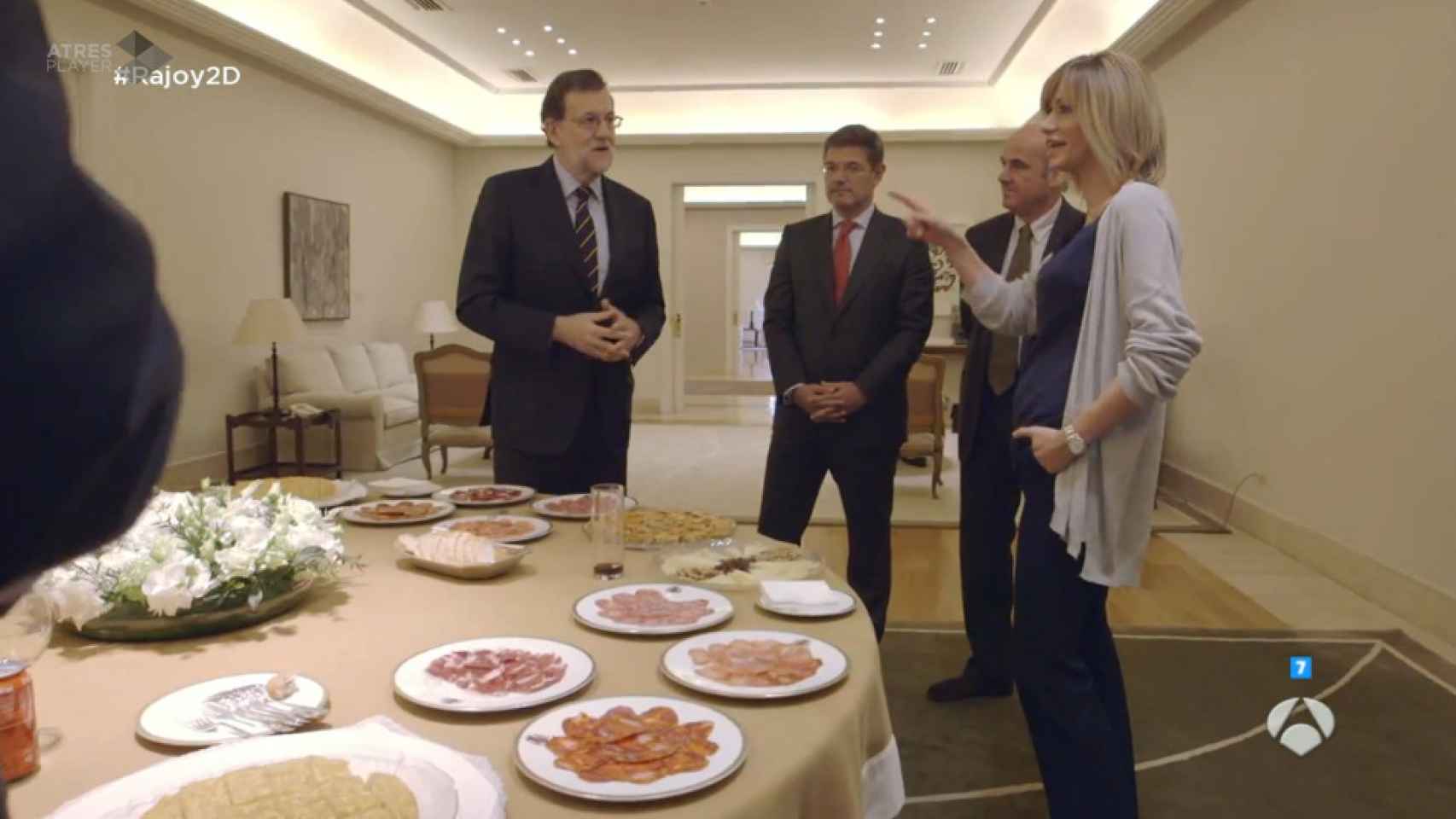 Lo que enseñó Susanna Griso: Rajoy dirige el país entre tortilla y chorizo
