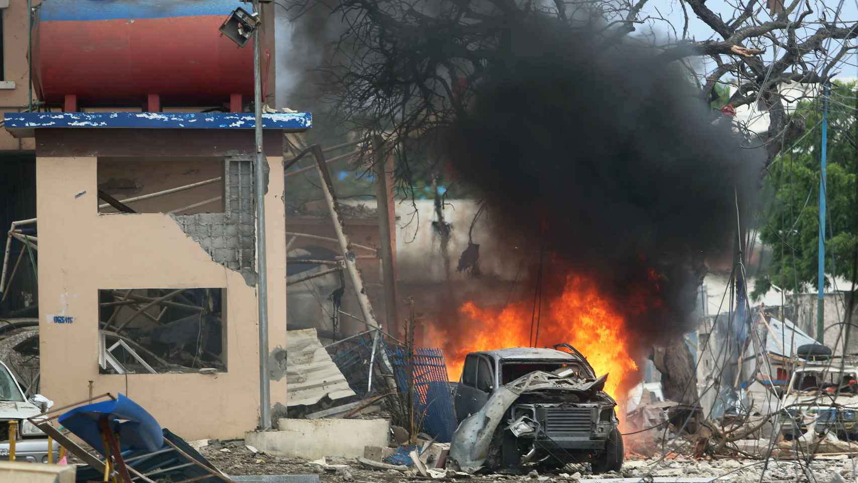 Al menos siete muertos en un ataque con coche bomba en un hotel en Mogadiscio