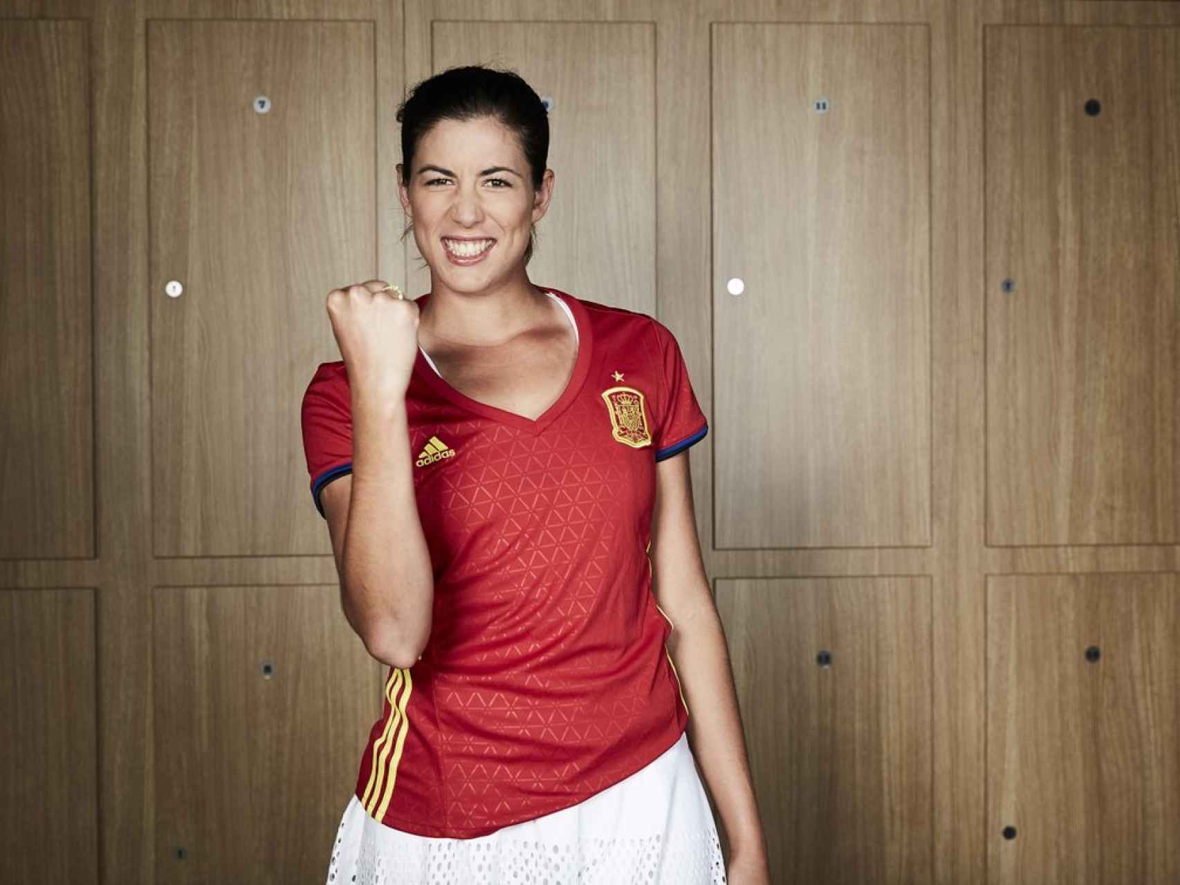 Muguruza con la camiseta de la selección española de fútbol.