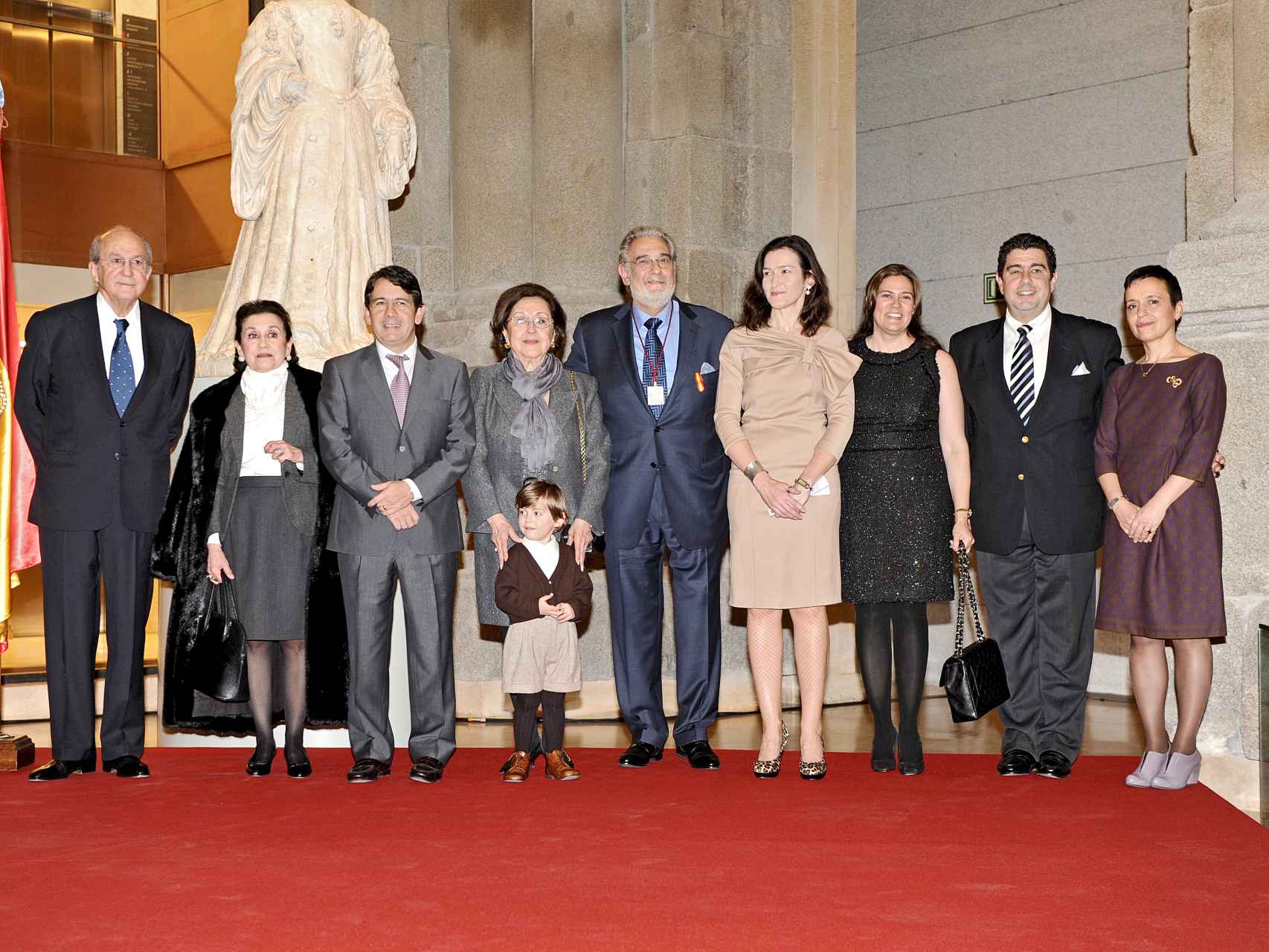 Domingo y su familia durante la obtención del Premio de las Artes y las Letras de 2011