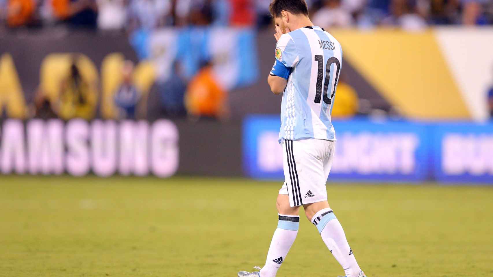 Messi anuncia su adiós a la selección argentina tras la derrota ante Chile