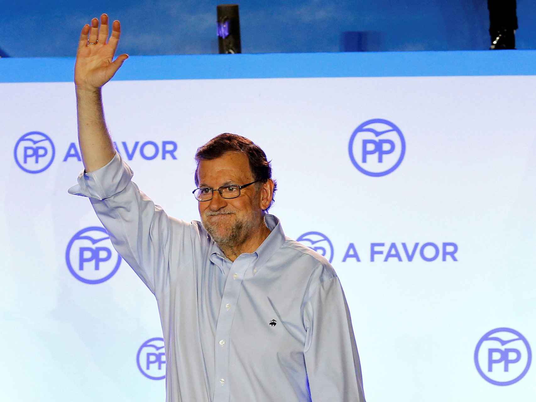 Rajoy celebra su resultado electoral en la sede del PP