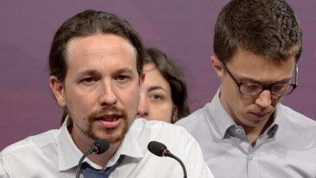 Pablo Iglesias junto a Íñigo Errejón al valorar los resultados.