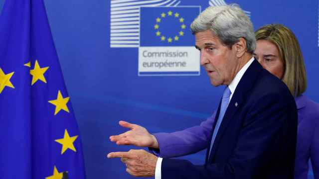 El secretario de Estado, John Kerry, con la jefa de la diplomacia europea, Federica Mogherini