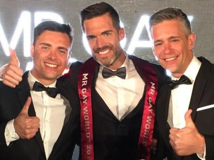 Juan Martín y Nano García junto a Mr. Gay World