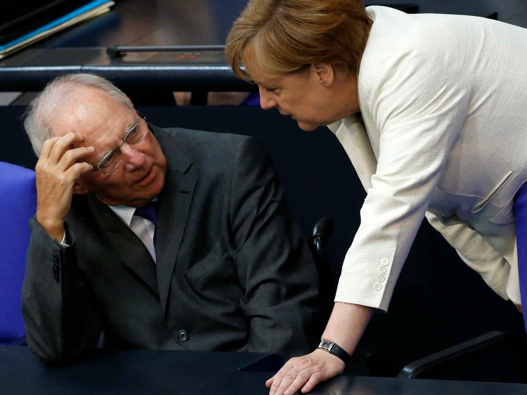 Schäuble, junto a Merkel.