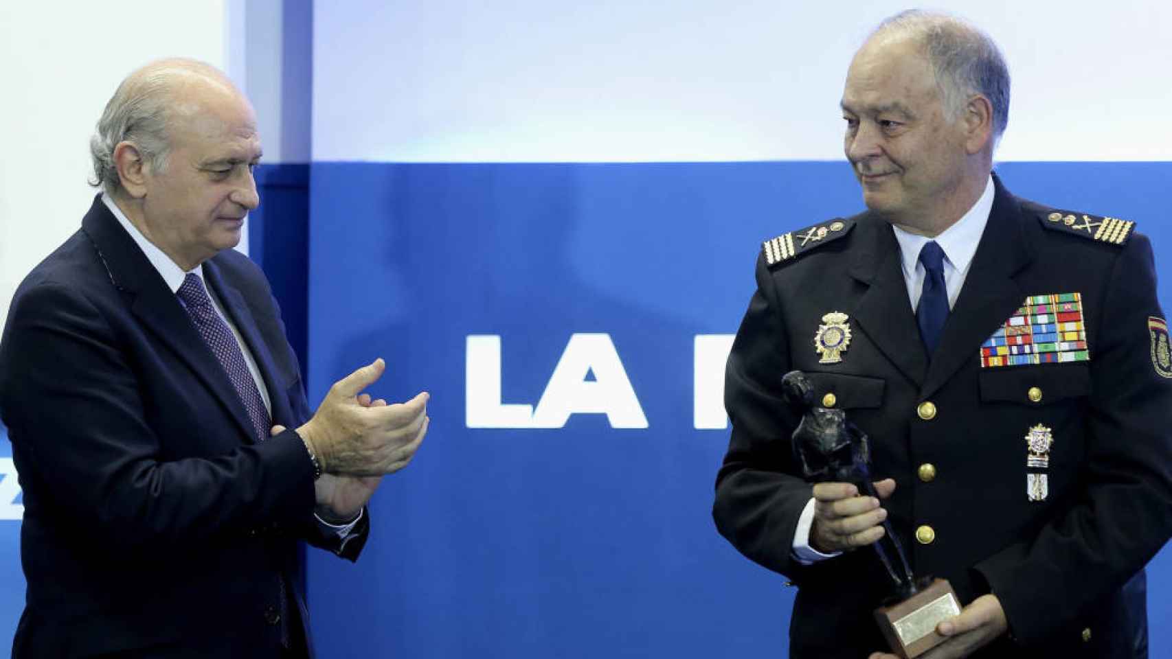 Jorge Fernández Díaz con el número dos de la Policía, Eugenio Pino.