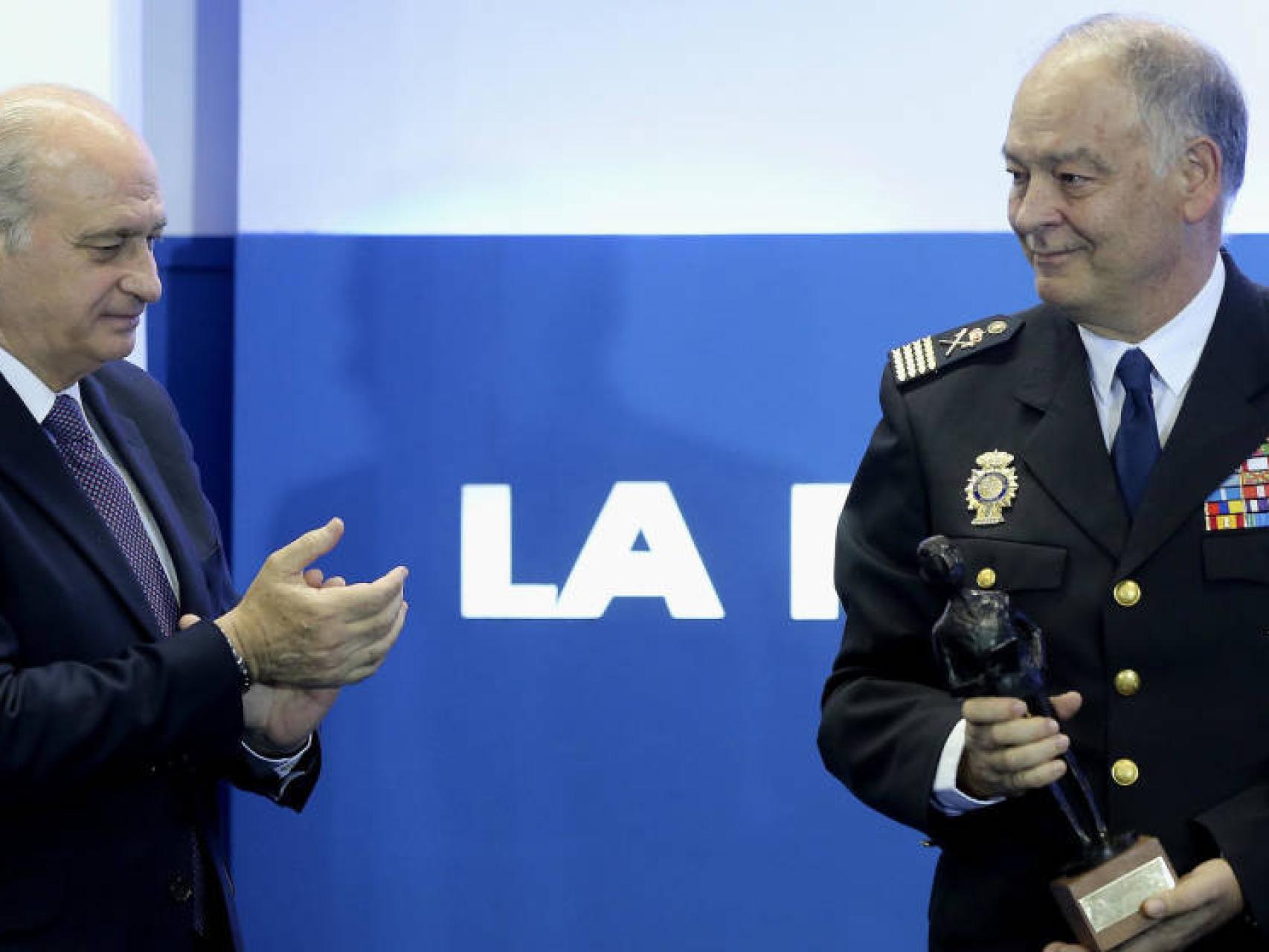 Jorge Fernández Díaz con el número dos de la Policía, Eugenio Pino.