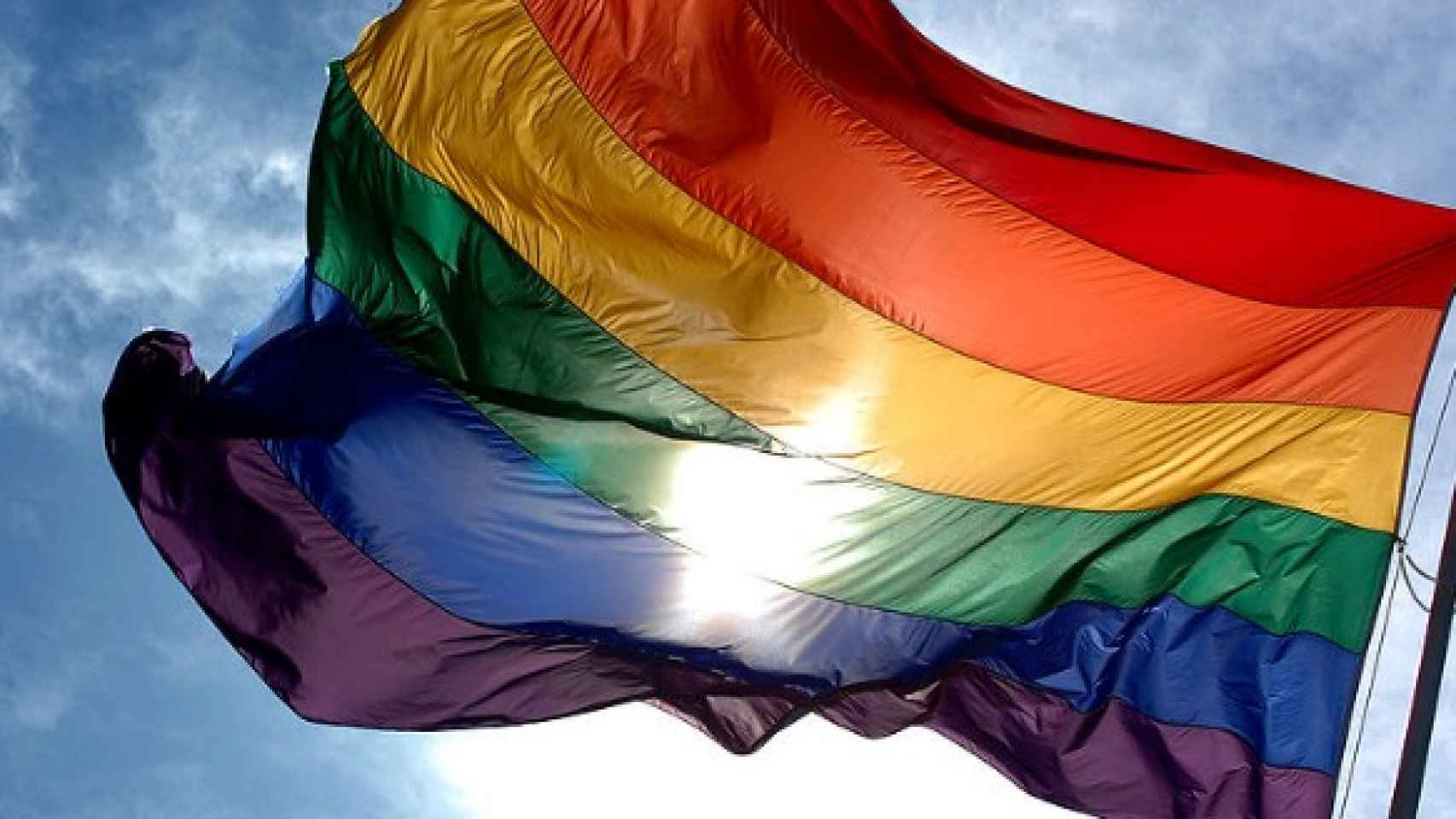 La bandera con los colores del arcoíris es el símbolo del Orgullo Gay.