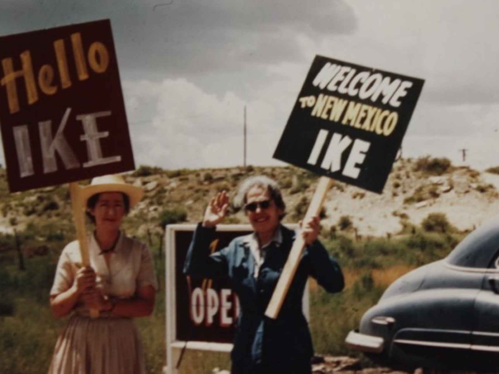 Victoria Kent y Louise Crane en Nuevo México apoyando la candidatura de Eisenhower, 1952.