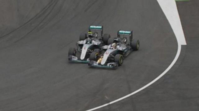 Momento del toque entre Rosberg y Hamilton.