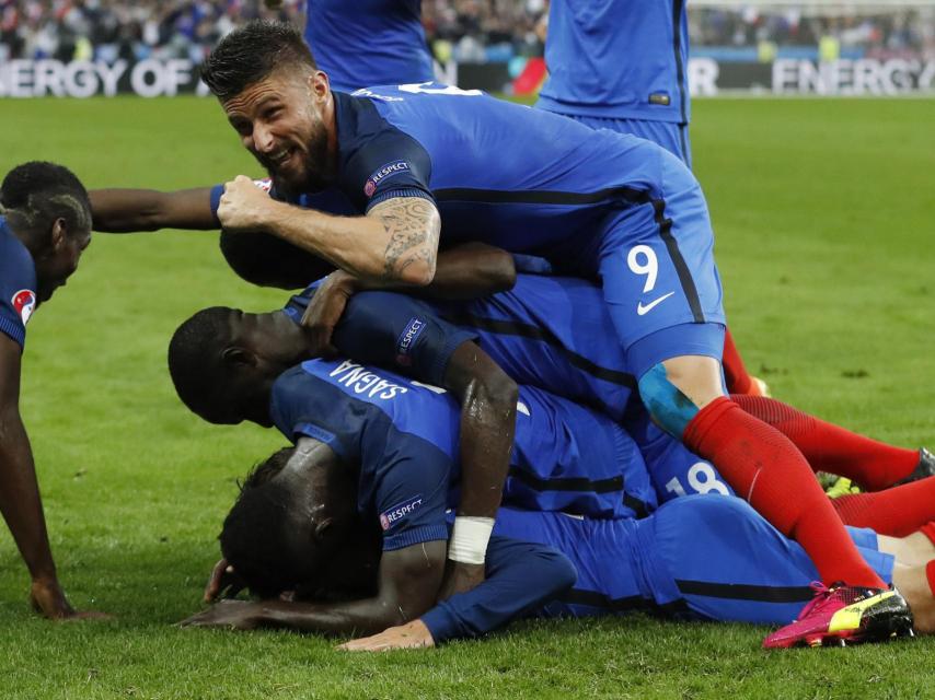 Los jugadores franceses celebran un gol.