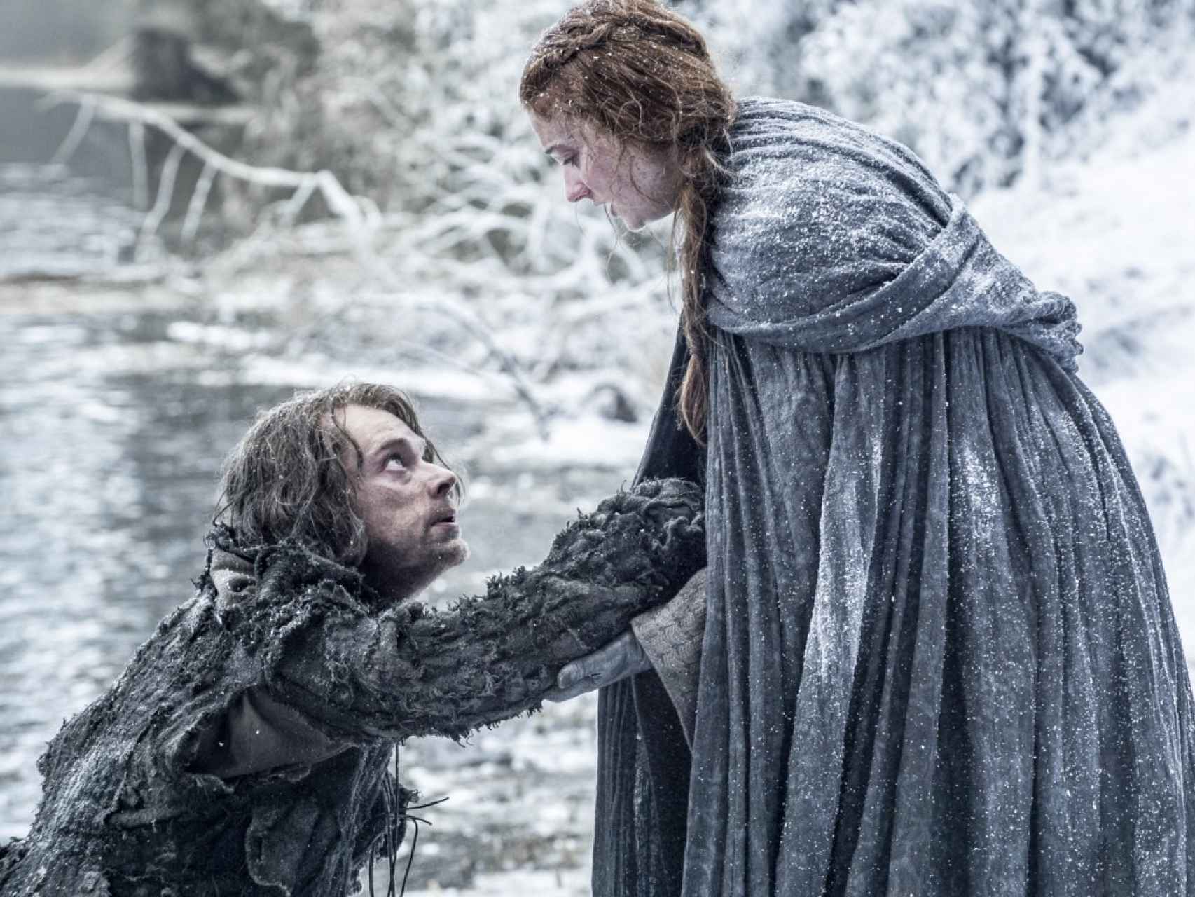 Theon y Sansa en la sexta temporada de Juego de Tronos.