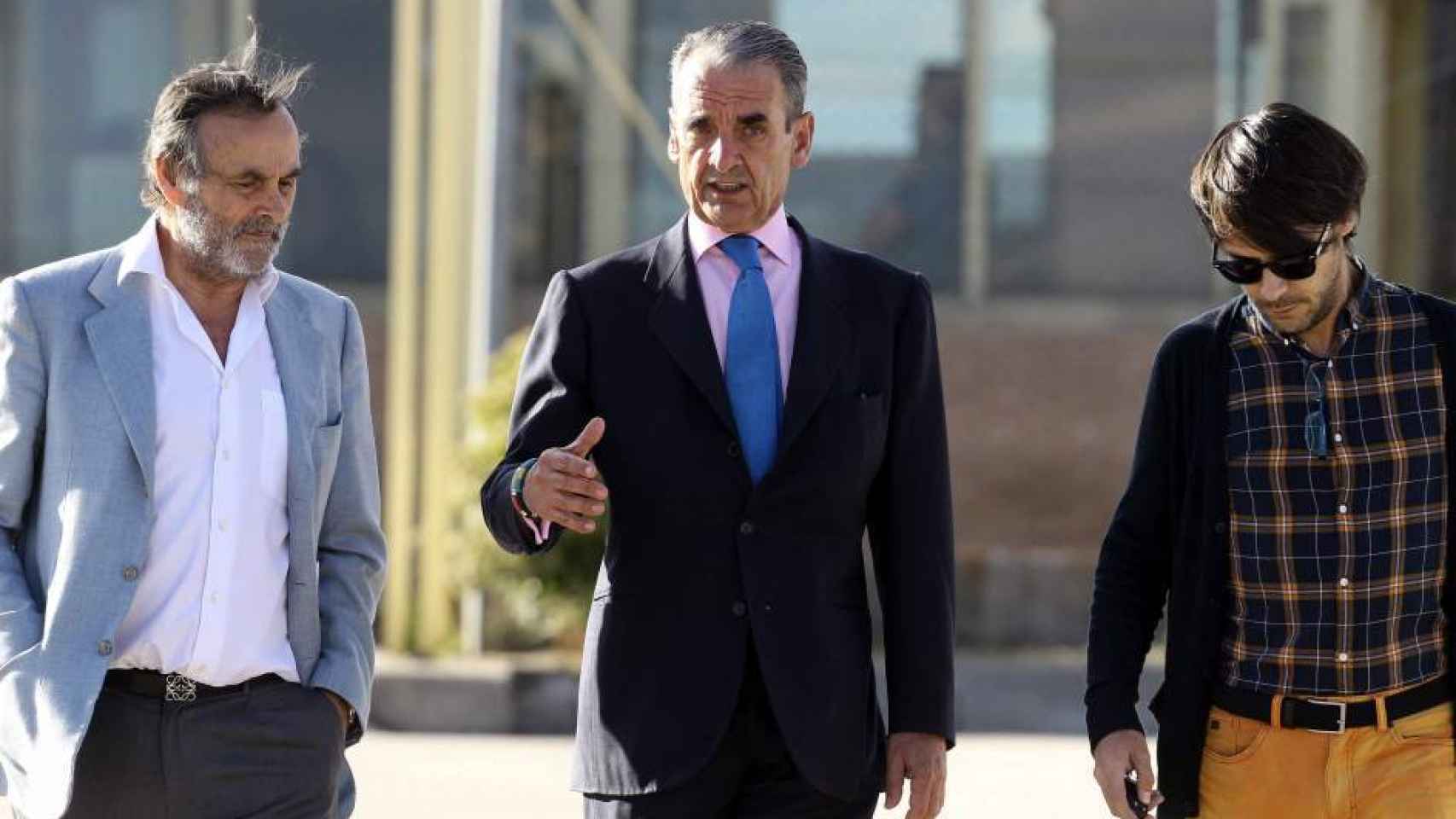 Conde abandonando la cárcel de Soto del Real el pasado 17 de junio junto a sus abogados