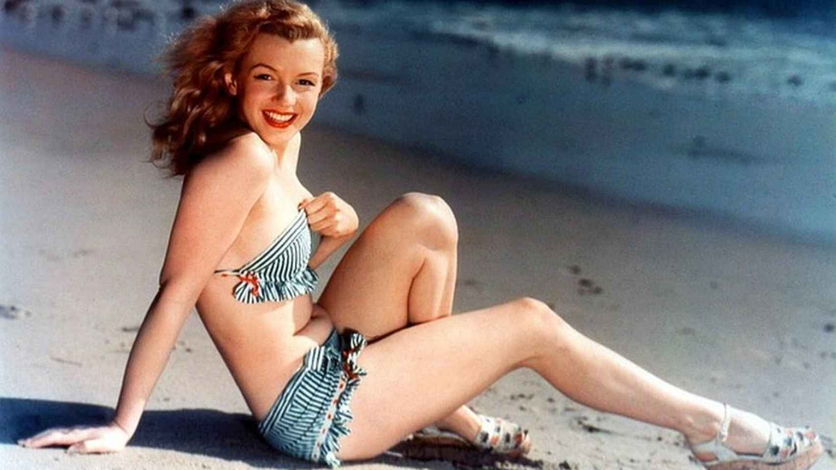 Marilyn Monroe posa, en 1962,  en la playa californiana de Santa Mónica.