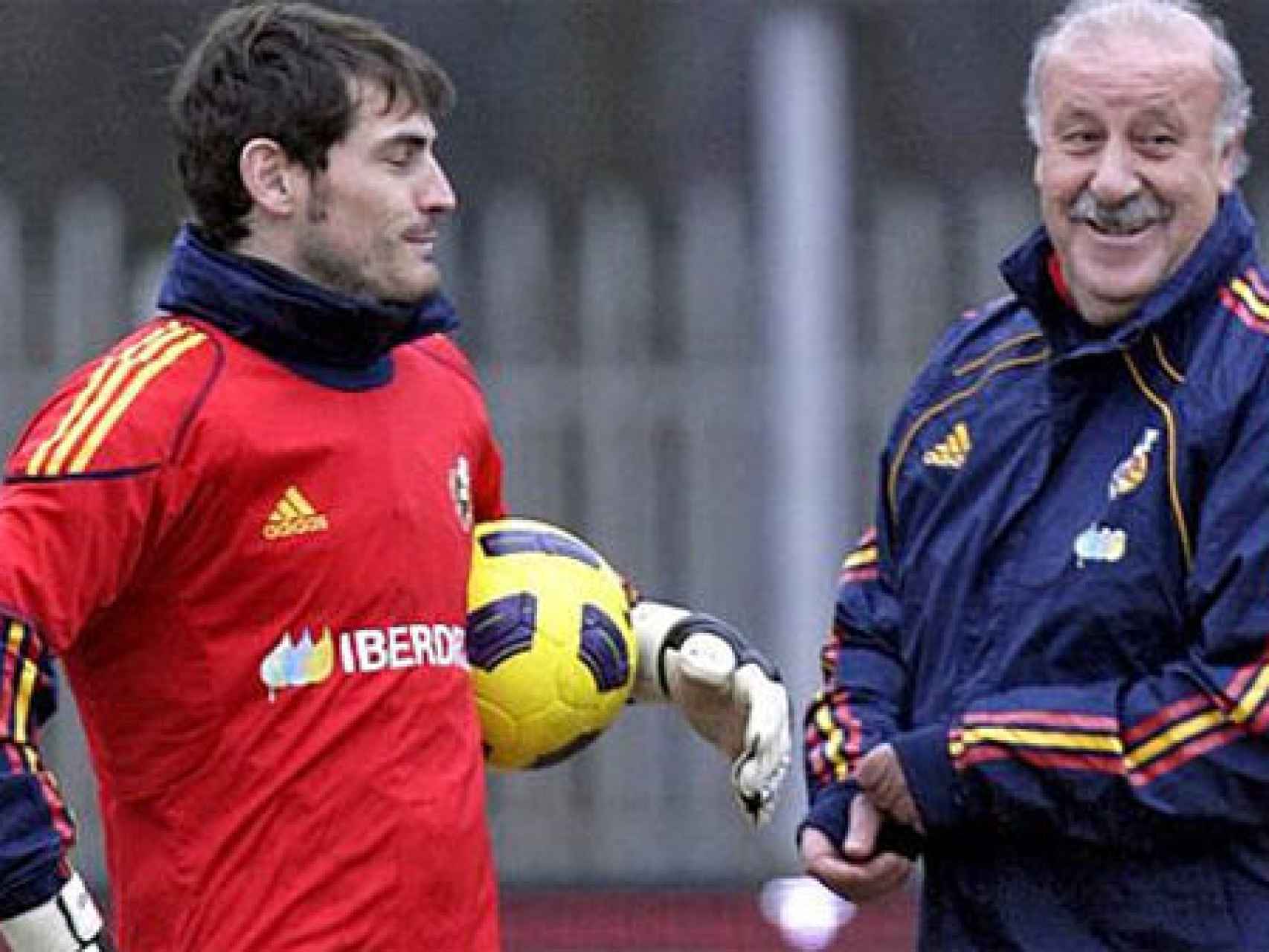 Iker Casillas y vicente del Bosque