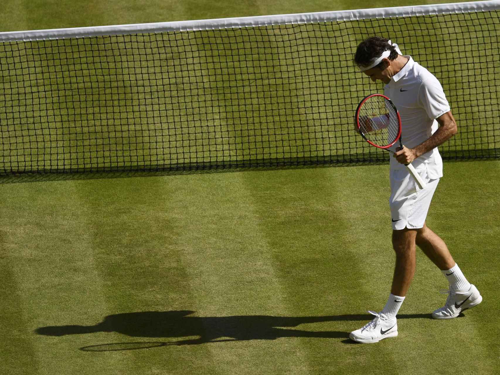 Federer celebra un punto en Wimbledon.