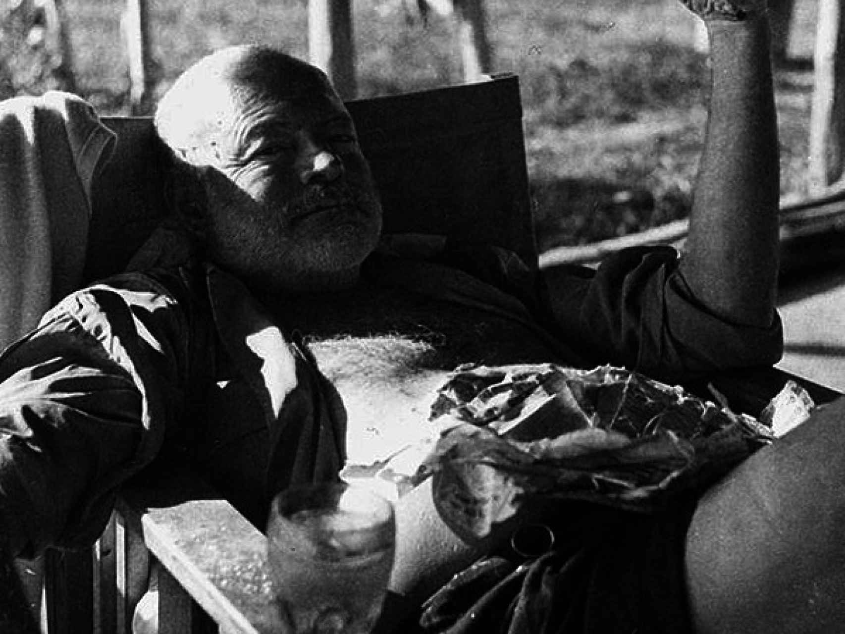 Ernest Hemingway tras un safari en 1954.
