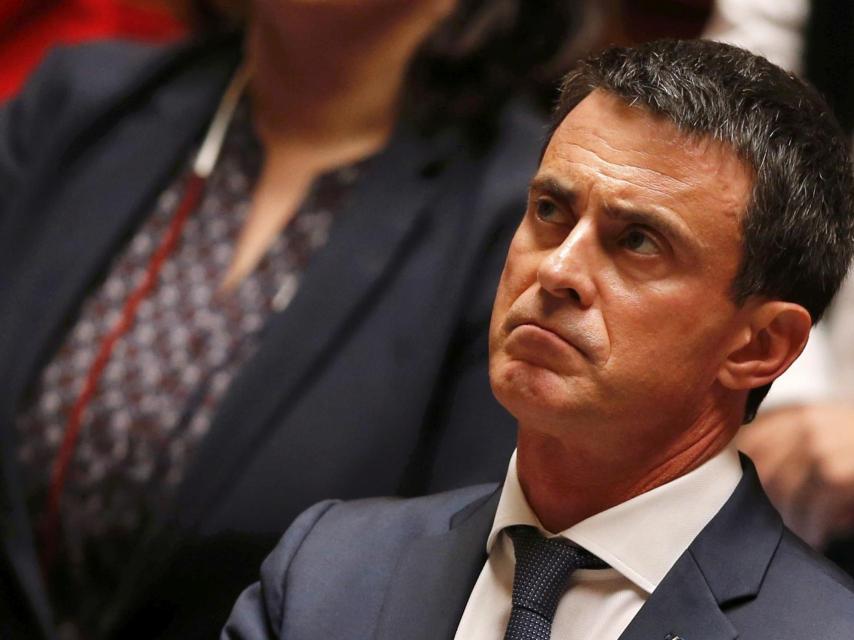 Manuel Valls escucha preguntas en la sesión parlamentaria este miércoles.