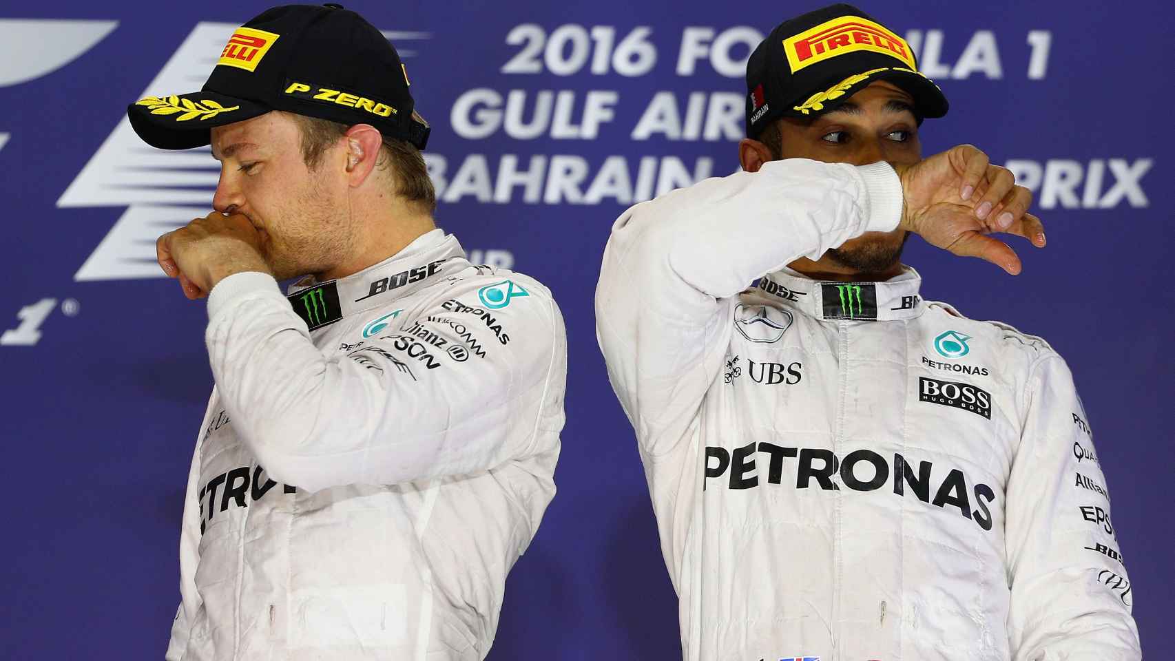 Hamilton y Rosberg, en el podio de Bahréin