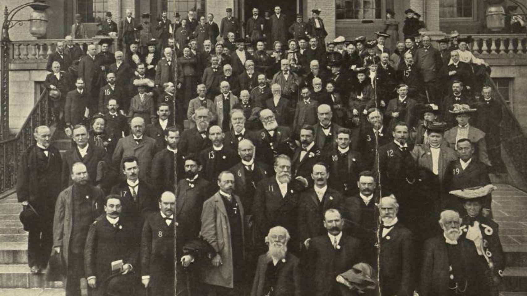 Asistentes a la Conferencia por la Paz de Boston en 1904.