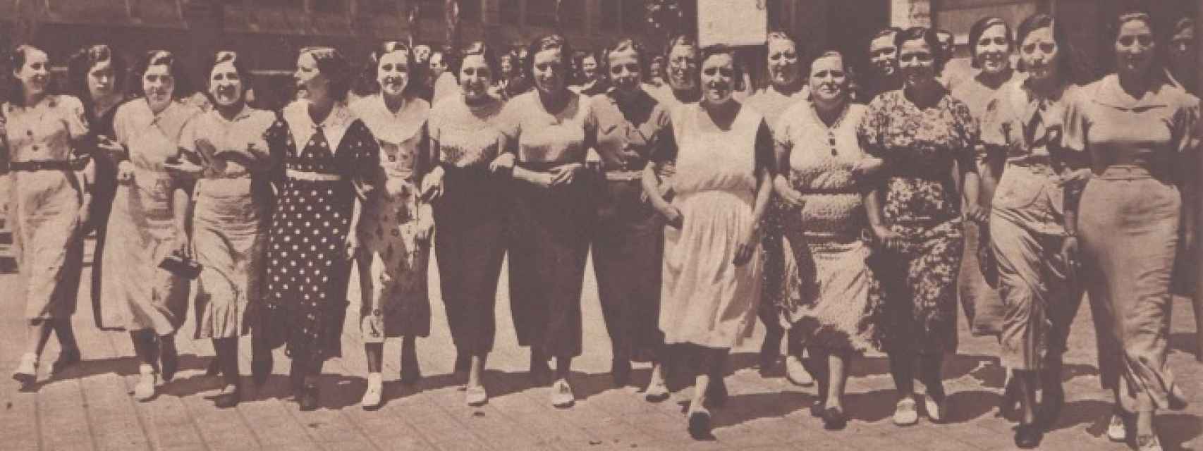 Mujeres durante la huelga textil de Barcelona.
