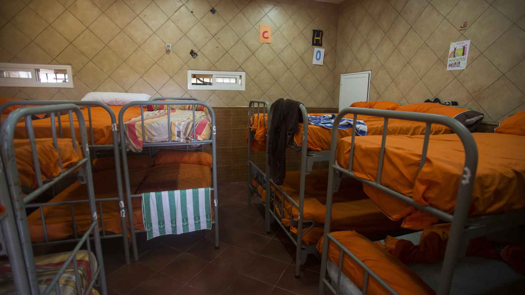 El Ministerio de Defensa ha cedido decenas de camas para atender la llegada de menores.