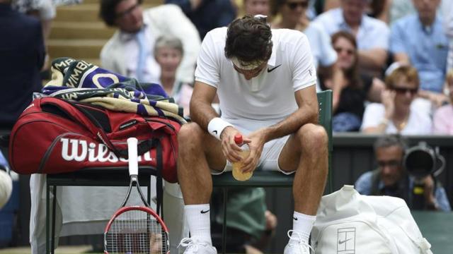 Fedrerer, desolado tras caer en semifinales ante Raonic.