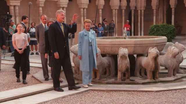 Bill y Hillary Clinto junto a los reyes, durante su visita a los reyes en 1997.
