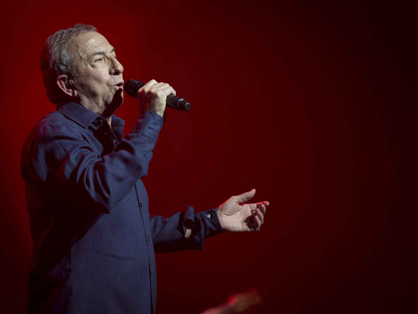 José Luis Perales, en pleno concierto.