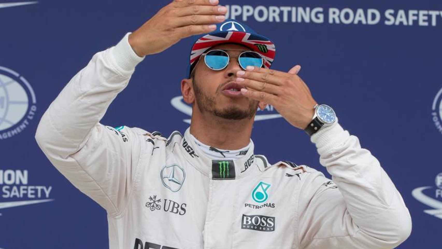 Hamilton logra la 'pole' en Silverstone.