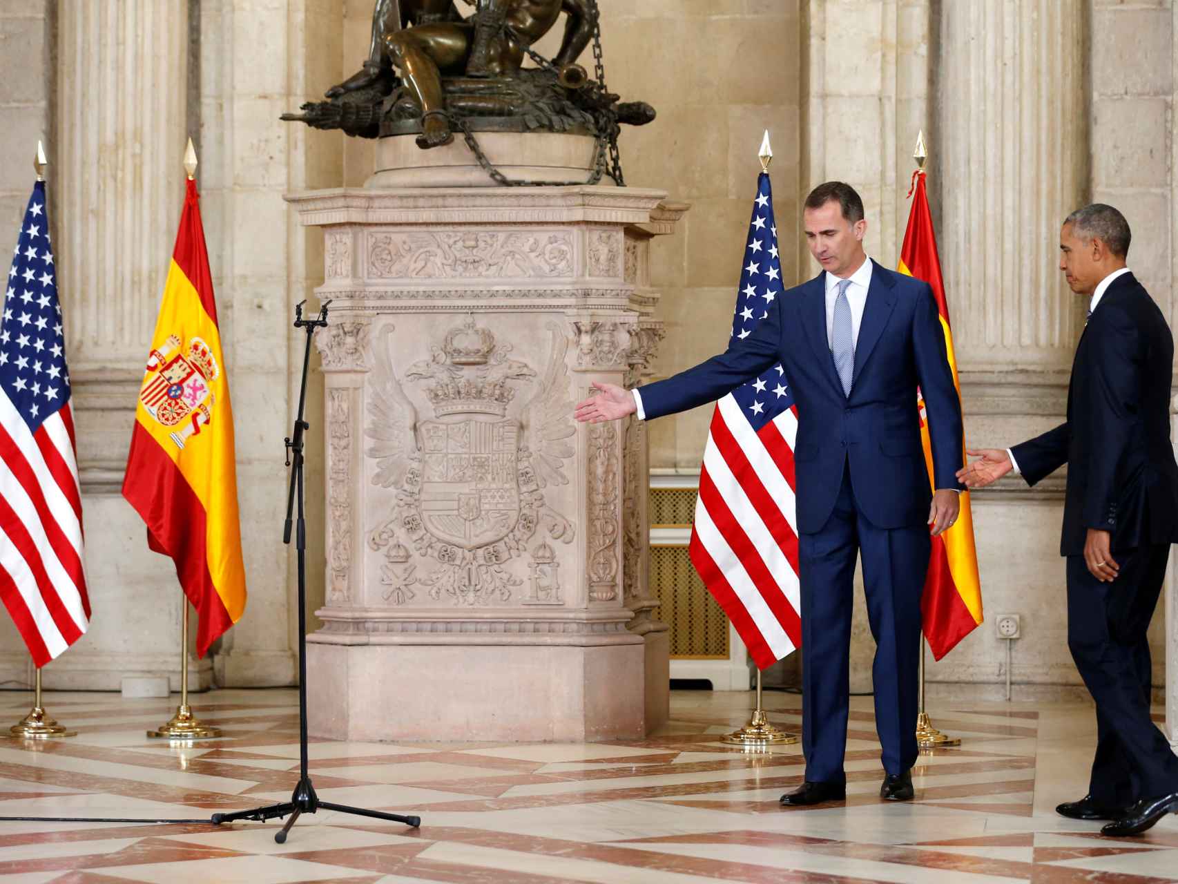Felipe VI recibe a Barack Obama en la Zarzuela este domingo.