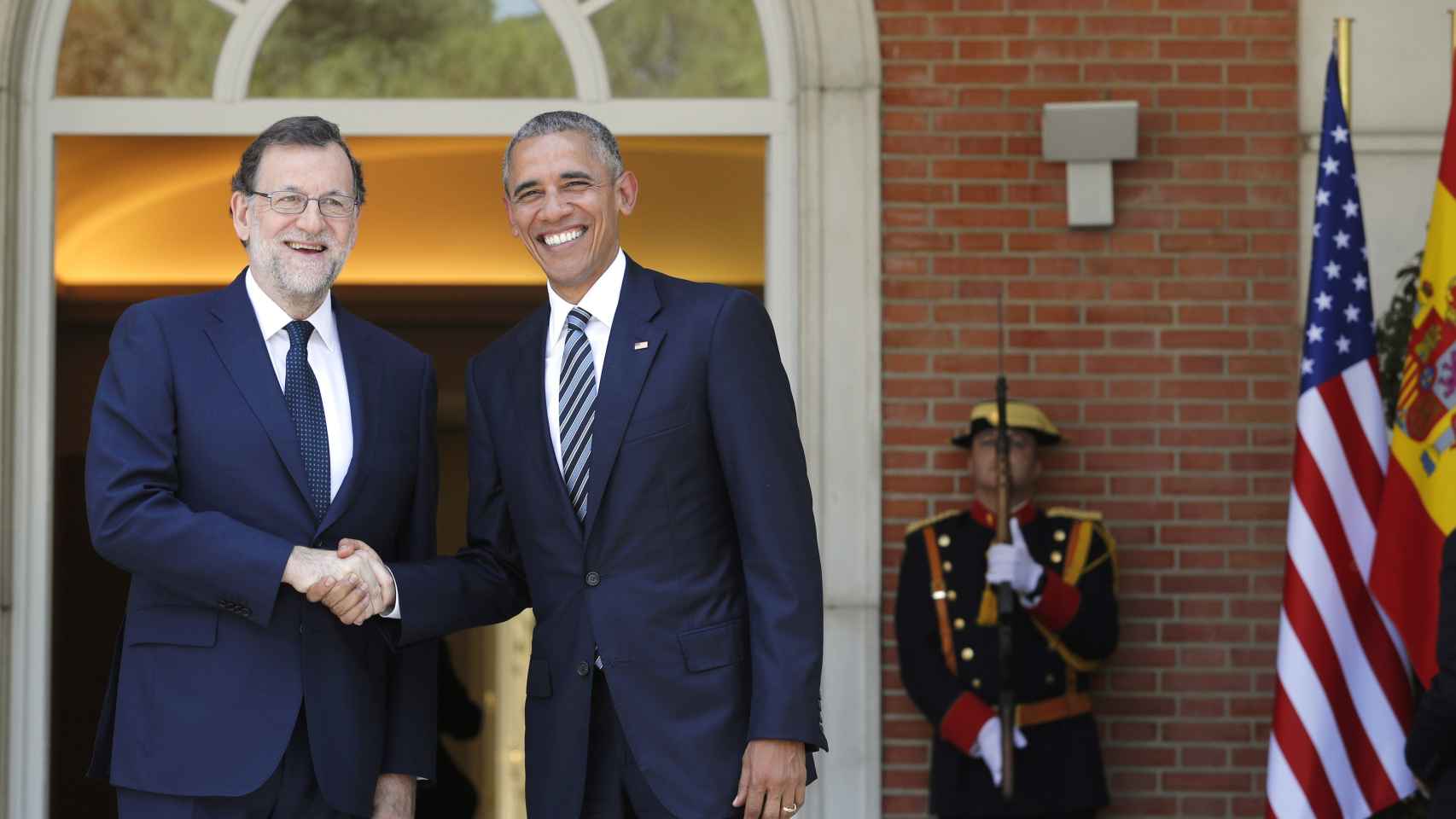 Saludo entre ambos presidentes en Moncloa.